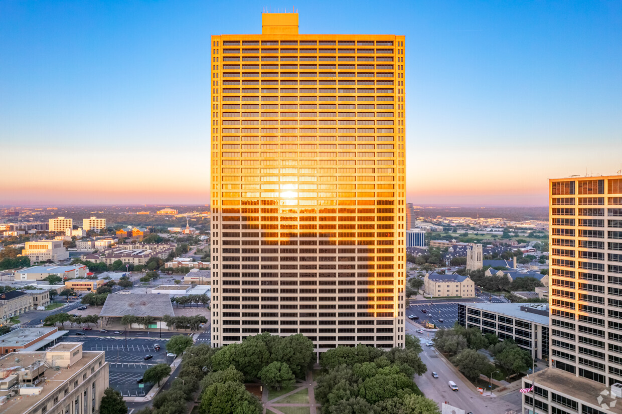Lease at the Most Iconic Office Building In Fort Worth - Gallery